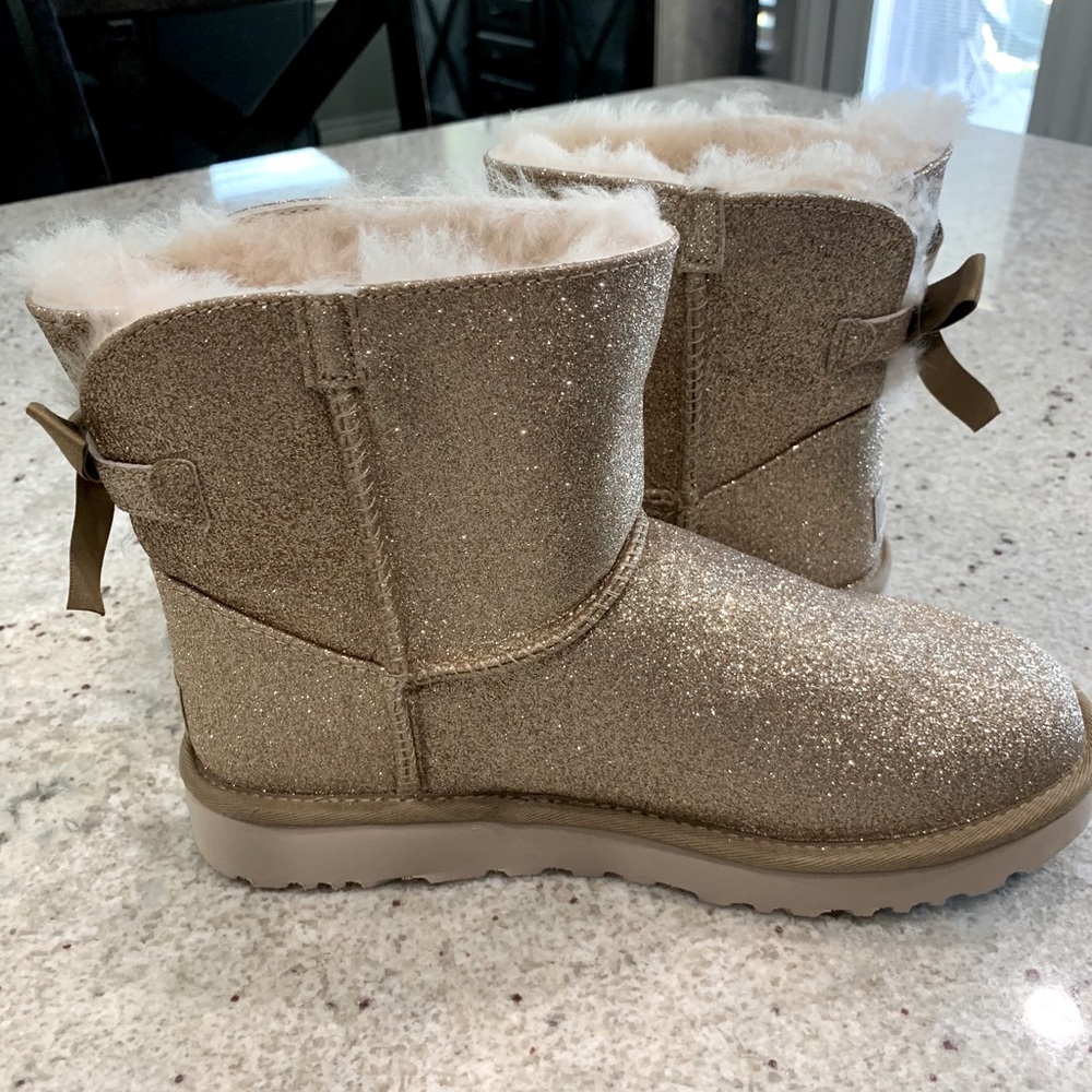 Ugg Bow Boots Gold Glitter as 9